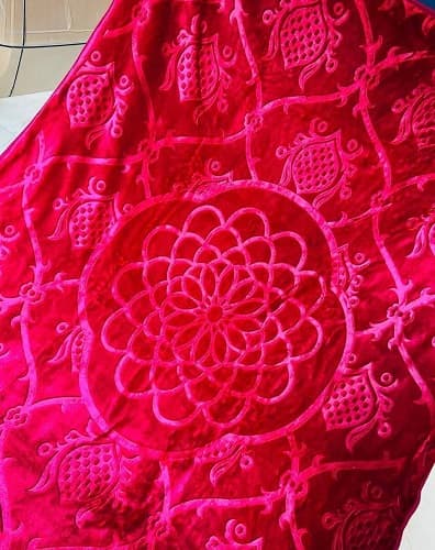 تصویر 2 از پتو زنبق دو نفره زمستانی فوق‌ العاده گرم مناسب فصل های سرد